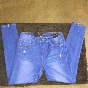 NEW🔥Fashion Nova Jeans High Waisted,Blue, ripped